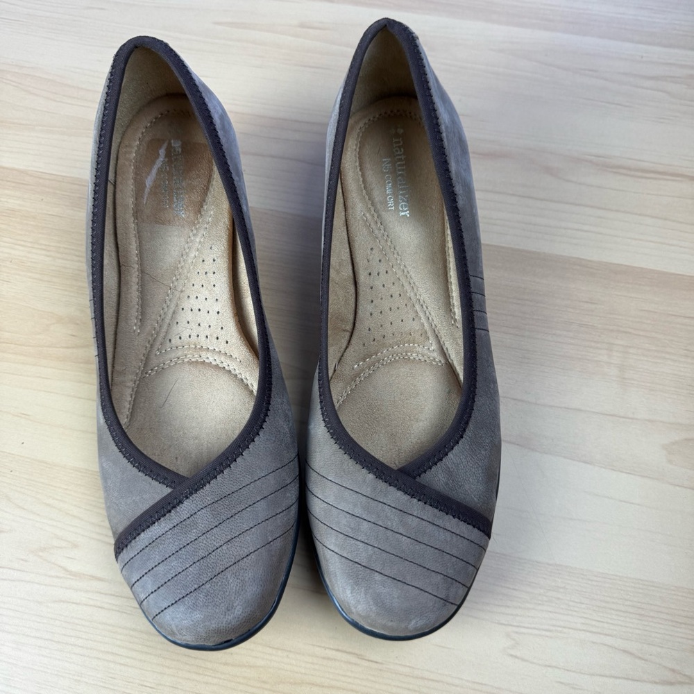 Naturalizer Women's Taupe Flats